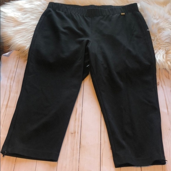 St John black crop pants with bottom side zippers - Picture 4 of 9